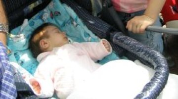 Състезание между 65 новородени за титлата "Бебе на годината"