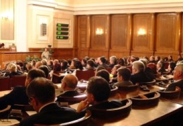 Пирински обеща нов опит за спиране на гласуването с чужди карти