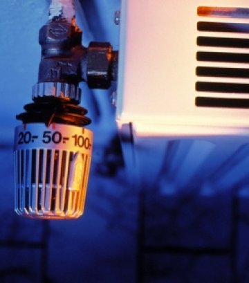 По-евтино парно, ако съсед плаща накуп сметките на входа