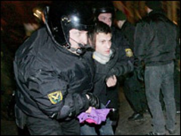 Протестиращите в Беларус натоварени на камиони от спецчасти