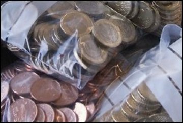 Препълнен сак издаде хилав обирджия