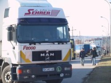Два ТИР-а прегазиха човек в "Надежда"