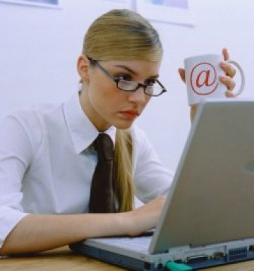 Бъдещите чиновници ще трябва да се цанят по интернет