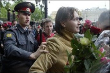 Първият гей парад в Москва предизвика масови безредици