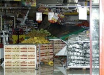 Покривът на &quot;Билла&quot; в &quot;Хаджи Димитър&quot; падна, има пострадали хора