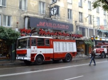 Пожарникари отводняват улици и сгради,светофари не работят в столицата