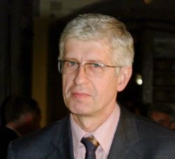 Кмет и министър впиха зъби един в друг