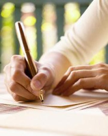 Няма хванати преписвачи на изпита по литература в УНСС