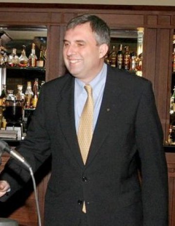 Нито мек, нито твърд курс за Македония