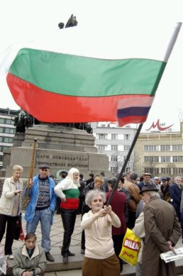 Първанов се облегна на пенсионерски гръб