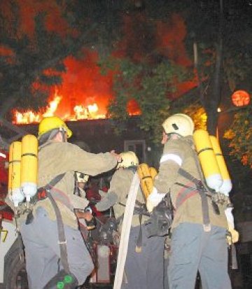 Гасиха с часове пожар до Бургаските бани