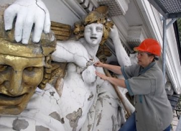 Реставрират Народния театър за 100 000 евро