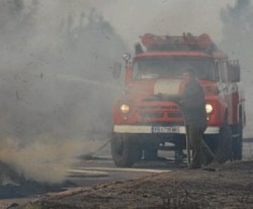Автоцистерна наниза "Опел" и затвори международен път