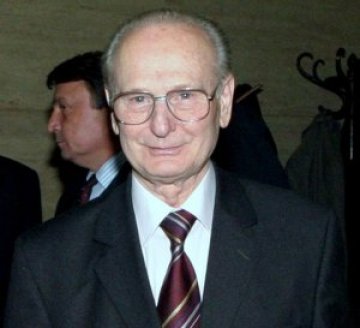 Неделчо Беронов гони сътрудници на ДС от президентската надпревара