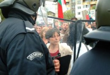 Десетки хиляди българи заплашвани от ченгета