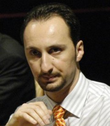 От щаба на Крамник нападнаха Топалов