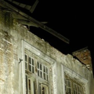 Покривът падна сам, сградата разрушиха експерти