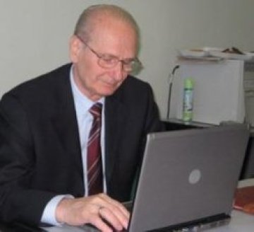 Онлайн дискусия телепортира Беронов в нета
