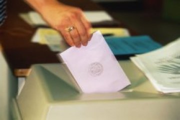Средната избирателна активност към 13 часа достигна 19,76 на сто