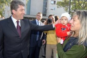 Студентски град кървавочервен, Първанов лети от щастие