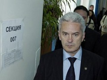 Атакааа: Пренебрежение за  плюнките и екскрементите