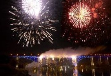 Светлинно музикално шоу и евровлак ще ни вкарат в ЕС
