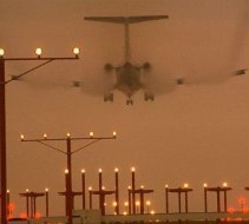 Самолети и маймуни в мъглата