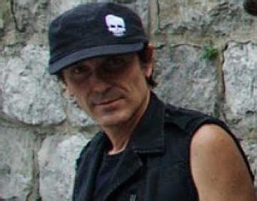 Вал Кьосовски от Kultur Shock: Можем да свирим докато ченгетата дойдат