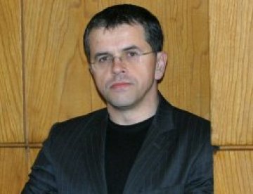 Искат оставката на Румен Петков