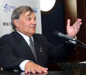 Батето чукна държавата