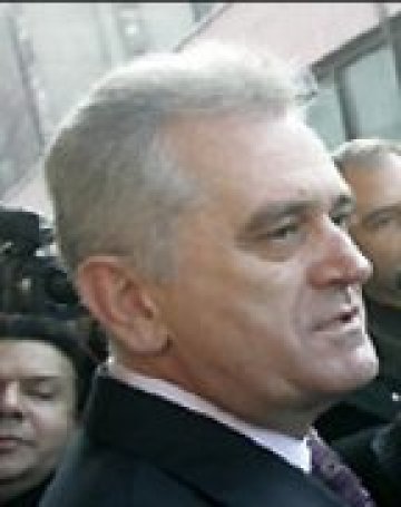 Сърбия се върна към стила „Милошевич“