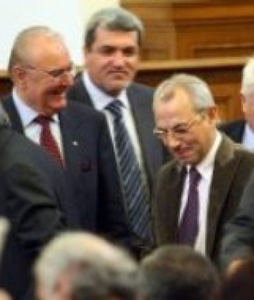 ДПС напусна парламента вчера, правителството - утре?