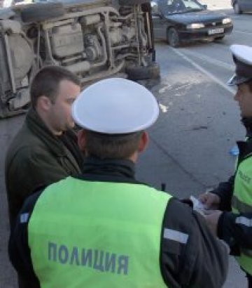 Два военни камиона и Ауди спретнаха леко меле на &bdquo;Тракия&ldquo;