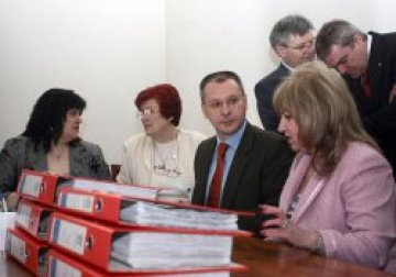 Станишев внесе в ЦИК документите на БСП за евровота