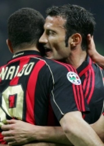 Милан на точка от четвъртото място