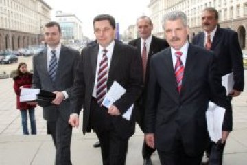 Внасят жалбата срещу отказа да регистрират сестрите за евровота
