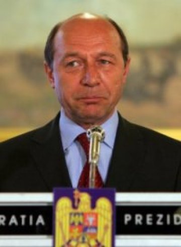 Басеску уверен в победата си на референдума
