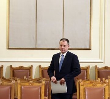 Станишев трябвало да е аут