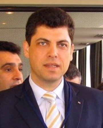 Светата троица не се събирала, НДСВ в мъгла за рокадите в кабинета
