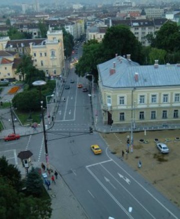 На 11 юни: Бачкаме и избягваме затворения център