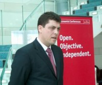 Велчев още се чуди дали да подава оставка