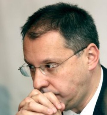 Станишев затяга редиците, погна министрите за отчети
