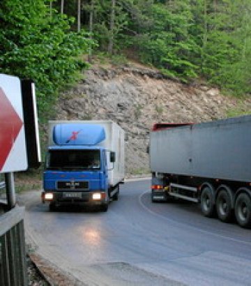 Кметът забрани камионите в София заради жегата