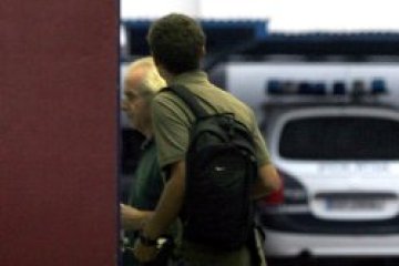 Кола връхлетя върху тълпа във Франция, 17 ранени