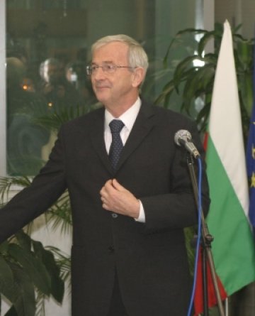 Шефът на ЕК у нас ни хока, не правим достатъчно