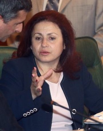 Етем размаха пръст на БСП и НДСВ