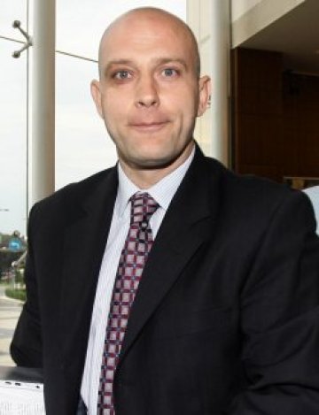 Тити твърд! Остава в битката за София