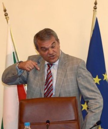 Петков нямало вече да се зъби, спирал да се заяжда със западни медии