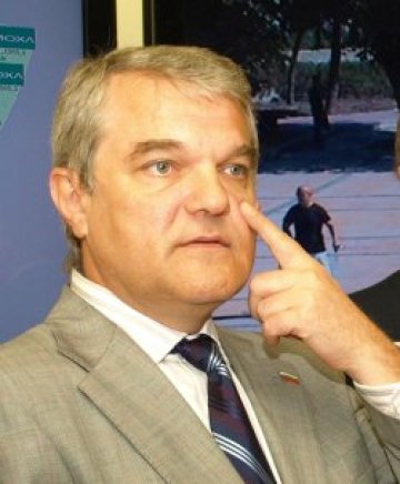 Сънливост гони Румен Петков! Пак се дърпа за новата агенция