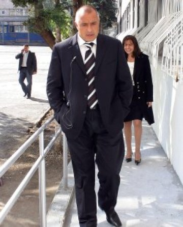 Кметът се отчете: грейнали градини, светнали фонтани